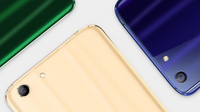 <b>Elephone S7 și S7 Mini sunt acum disponibile la precomandă; iată cât costă noile terminale în oferta unui retailer chinez!</b>Începând de astăzi, cei de la GearBest.com dau startul programului de precomandă pentru smartphone-urile Elephone S7 și Elephone S7 Mini - terminale ce se remarcă printr-un design foarte arătos, prețuri accesibile și specificații hardware bine