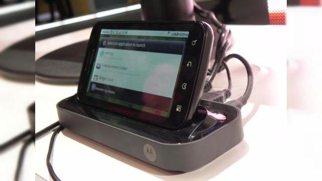 <b>MWC 2011: Motorola Atrix, cel mai puternic smartphone din lume analizat pentru Mobilissimo (Video)</b>Dacă până acum aveam îndoieli cu privire la brandul celui mai puternic telefon din lume, ei bine se pare că bătălia se dă între Samsung și Motorola. Aceștia din urmă ne-au prezentat la Mobile World Congress 2011 incredibilul smartphone...
