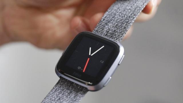 <b>FitbitOS 3.0 debutează pe ceasurile Versa şi Ionic; Iată noutăţile</b>Cine vrea să mănânce mai mult de Crăciun face sport serios zilele astea, probabil cu un Fitbit la mână. Ei bine, posesorii de ceasuri inteligente Fitbit trebuie să afle că tocmai a sosit FitBit OS 3.0. Acesta ajunge pe modelele Versa şi Ionic