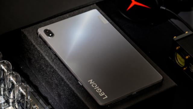 <b>MWC 2022: Lenovo Legion Y700 este o tabletă de gaming promovată ca rival pentru iPad Mini 6; Costă 380 euro</b>Lenovo nu a prezentat doar un nou telefon de gaming la MWC 2022, ci şi o tabletă de gaming, Legion Y700. În mod surprinzător tableta e propusă ca alternativă la iPad Mini 6