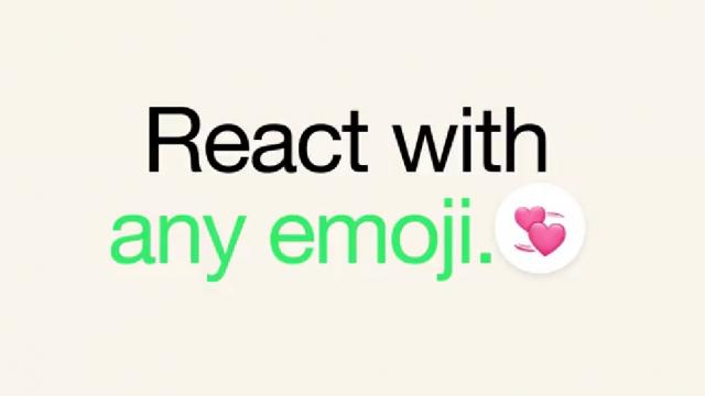 <b>De acum înainte putem reacționa la mesajele de pe WhatsApp cu orice emoji dorim</b>Dacă vă amintiți, nu demult WhatsApp a primit printre altele și funcția care ne permite să reacționăm la mesajele primite de la prieteni, pentru început fiind puse la dispoziția noastră doar 6 emoji-uri din care puteam alege. Utilizatorii