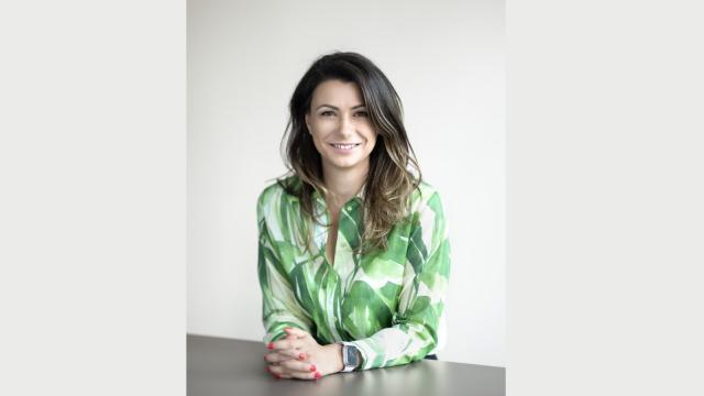 <b>eMAG are un nou Chief Marketing Officer: Irina Pencea se alătură echipei de management a companiei</b>eMAG ne informează astăzi că are un nou Chief Marketing Officer. Numele său este Irina Pencea şi a preluat această funcţie începând din data de 1 iulie 2022. Retailerul vine după o perioadă de dezvoltare accelerată, lansând noi servicii