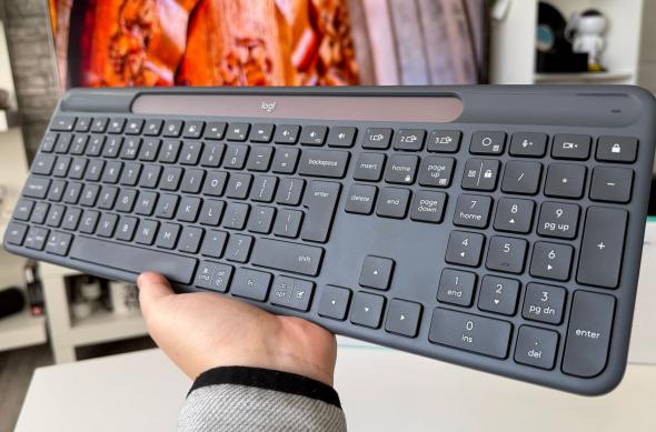 Logitech Signature Slim Solar+ K980 - Design: Logitech (34).jpg