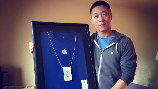 <b>Sam Sung a lucrat la Apple și a obosit de glume; Acum poartă alt nume și trăiește liniștit în Glasgow...</b>În 2012, un tânăr angajat Apple din Vancouver a devenit faimos peste noapte nu pentru vreun gest spectaculos sau vreun proiect inovator, ci pur și simplu pentru că îl chema Sam Sung. Coincidența cu numele gigantului sud-coreean Samsung, rivalul direct