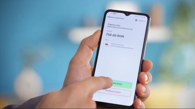 <b>„Dă-mi pe RoPay”... Aproape 8 milioane de români trimit deja bani cu RoPay Alias doar cu numărul de telefon</b>RoPay Alias nu mai e o funcționalitate nouă, ci un serviciu folosit deja, zi de zi, de peste 7,8 milioane de români. Nu implică IBAN, nu are comision și nu contează la ce bancă ești. Dacă destinatarul e înregistrat, banii ajung imediat. Doar alegi contact