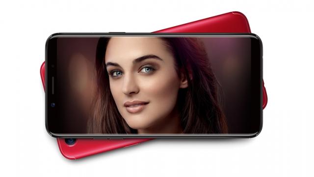 <b>Oppo F5 devine oficial cu display 18:9 și cameră selfie cu AI de 20 megapixeli</b>Astăzi compania chineză Oppo a anunțat lansarea smartphone-ului Oppo F5, terminal axat pe captura selfie care se laudă și cu un display 18:9. Aduce dotări din zona mid-range și debutează pe o nuanță de roșu aprins care cu siguranță va