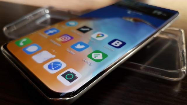 <b>Huawei P40 Pro review după mai bine de o lună: cum am folosit flagship-ul Huawei ca daily driver (Video)</b>În 90% din cazuri telefoanele testate de noi stau în redacţie la teste cam 2 săptămâni, uneori mai puţin, alteori un pic mai mult. Deseori simţim că nu am avut timp să testăm chiar toate aspectele