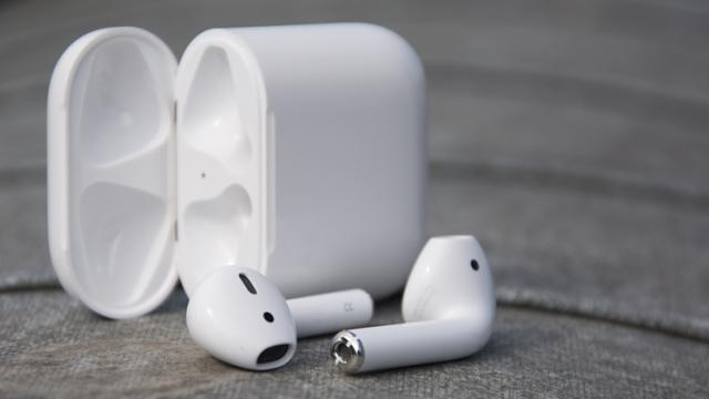 <b>Turul Magazinelor #270: Turul căştilor Bluetooth in ear, over the head şi cu design-uri trăznite şi preţuri bune; Apple AirPods la reducere!</b>Începem săptămâna cu un tur al magazinelor tematic, ediție în care vă prezentăm cele mai interesante căști Bluetooth, de la celebrele Apple AirPods și până la modele ceva mai accesibile care pot fi achiziționate din China. Pe lista noastră