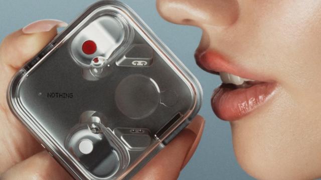 <b>Nothing pune o funcţie Walkie Talkie pe tocul viitoarelor căşti, Nothing Ear (3)</b>După ce Nothing a crescut puţin confuzia cu privire la denumirea produselor sale, adoptând numele de Nothing Ear (3) pentru pentru viitoarele căşti, acum aflăm de o funcţie inedită a tocului lor
