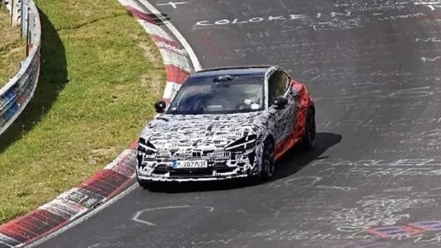 <b>Xiaomi accelerează pe pista Nürburgring; YU7 GT testat în regim sportiv</b>Un prototip camuflat Xiaomi a fost surprins pe celebrul circuit Nürburgring din Germania. Am putea spune că e locul preferat al producătorilor auto pentru testarea automobilelor din portofoliu până la limite extreme. Deși nu avem confirmări oficiale