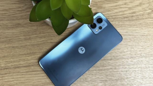 <b>Motorola Moto G23 - review detaliat în limba română (Evaluare Mobilissimo)</b>Gama Moto G de la Motorola s-a extins în 2023, fiind lansate noi smartphone-uri accesibile. A ajuns pe masa de teste astfel Moto G23, un telefon ce pune la bătaie un design atractiv și hardware promițător. El se vinde pentru 1199 lei în acest moment