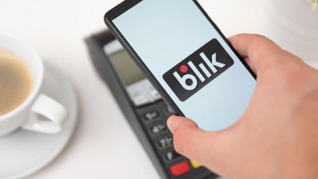 <b>Rival nou pentru Revolut? Compania fintech poloneză BLIK intră în România</b>Piaţa locală se îmbogăţeşte cu un nou nume din zona fintech, BLIK. Compania poloneză vine la noi cu un produs de mobile banking, cu un sistem de plăţi conectat la un cont bancar care nu implică un card fizic sau virtual. Se va duela cu Revolut