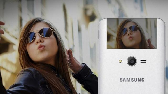 <b>Samsung și Oppo brevetează smartphone-uri cu display-uri secundare ce pot fi utilizate pentru captura selfie; Iată cele două abordări</b>În vara anului trecut cei de la Meizu lansau pe piață un telefon foarte interesant și anume modelul Pro 7 care sosea echipat cu un ecran secundar în spate ce putea fi utilizat și pentru captura foto. Acesta