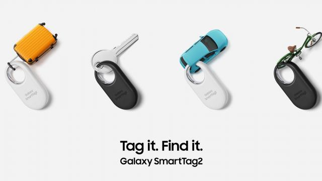 <b>Samsung anunță Galaxy SmartTag2! Tracker compact care îți poate găsi obiectele sau chiar animalul de companie, acum cu design actualizat, conectivitate UWB</b>Ieri a avut loc o lansare importantă din partea Samsung. Au debutat tablete sub seria Galaxy Tab S9 FE, smartphone-ul Galaxy S23 FE, dar și căști wireless de buget Buds FE. Ei bine, iată că surprizele nu s-au terminat, iar compania sud-coreeană