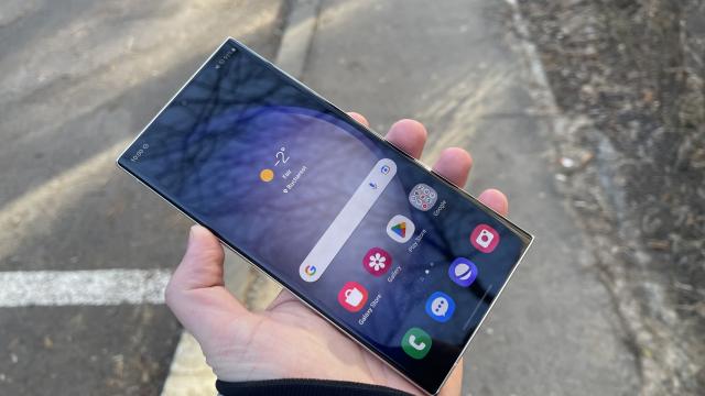 <b>Fără procesoare Exynos pe Samsung Galaxy S24 Ultra; Flagship-ul va utiliza exclusiv soluția Snapdragon 8 Gen3</b>La doar o zi distanță de la anunțul procesorului Exynos 2400 destinat seriei de flagship-uri Galaxy S24, iată că online apare o veste bună pentru cei care au în plan să aleagă varianta de top Galaxy S24 Ultra. Așa cum spune și titlul postării