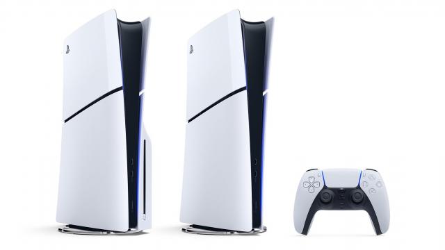 <b>Sony lansează consola PS5 „slim” în două versiuni, inclusiv în variantă cu disc Blu-Ray detașabil; Când sosește în magazine?</b>Mulți așteptau o variantă „Slim” pentru consola PlayStation 5, iar zvonurile s-au dovedit a fi reale, Sony anunțând aseară o nouă ediție PS5. Compania evită să numească această nouă consolă „Slim”, dar important ar fi că a reușit să reducă atât