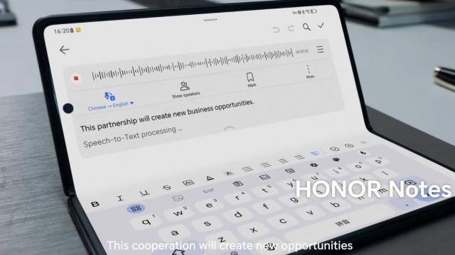 <b>HONOR colaborează cu Google, aducând funcţii speciale pe Magic V3 (Google Cloud)</b>HONOR a anunţat un parteneriat cu cei de la Google urmând a aduce funcţii AI din Google Cloud pe noul telefon pliabil Magic V3. Acesta urmează să aibă parte de un debut în Europa pe 5 septembrie, în cadrul IFA 2024. Ce implică parteneriatul aflaţi mai jos