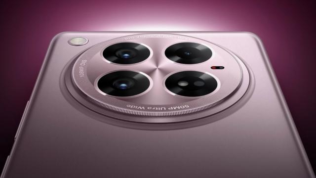 <b>Infinix Zero 40 sosește în variante 4G și 5G, cu ecran curbat, modul foto circular în spate, mod GoPro</b>După cum probabil știți deja, brandul Infinix a intrat din această vară și pe piața din România, iar aici la Mobilissimo am avut ocazia să testăm modelele Note 40 Pro 4G și Note 40 Pro+ 5G