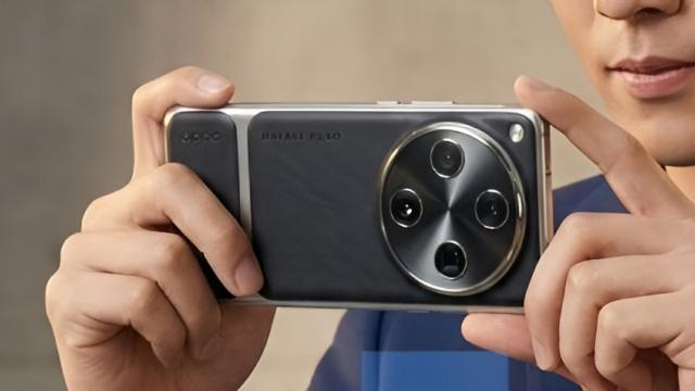 <b>OPPO Find X9 Ultra seamănă cu un aparat foto clasic; Imagini generate de AI scot în evidența spatele masiv al telefonului</b>Spatele viitorului OPPO Find X9 Ultra a fost „dezvăluit” într-o serie de imagini generate de AI în baza randărilor ajunse online cu câteva zile în urmă. Nu sunt fotografii reale deci, dar ne oferă o idee destul de clară asupra direcției estetice pe care