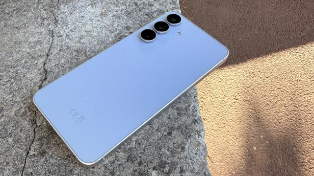 <b>Turul Magazinelor #1560: TV LG OLED spre 3600 lei, cel mai ieftin Galaxy S25 FE, laptop gaming la 3000 lei</b>A revenit Turul Magazinelor după o pauză de câteva zile, pe fond de reîmprospătare a forţelor (şi stocurilor). La ce ne gândim pe final de ianuarie? A trecut o lună de la Crăciun, luna viitoare e MWC, Valentine's Day şi apoi 1/8 martie