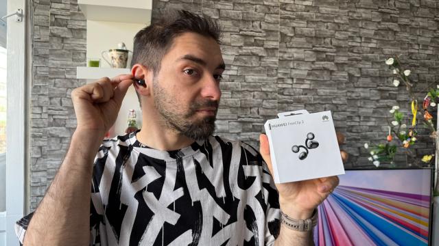 <b>Huawei FreeClip 2 Review: cea mai copiată pereche de căşti din lume primeşte un succesor mai comod, cu mai mult bas</b>"Cea mai sinceră formă de flatare e imitaţia". De aceea ne plac coverurile după melodii atât de mult, de la Tainted Love de la Soft Cell transformată de Marilyn Manson la "Wicked Game" a lui Chris Isaak transformată de HIM