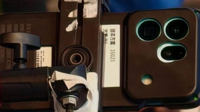 <b>Primele imagini cu OPPO Find X9s ajung online; Flagship-ul mignon al momentului aduce hardware de top într-un corp ușor și compact</b>OPPO pare gata să lanseze modelul Find X9s din moment în moment. Pare că va sosi în China și nu știm încă dacă vine în Europa oficial, deși e un flagship mignon tare atractiv, conform specificațiilor ajunse pe web. Între timp au apărut online și imagini