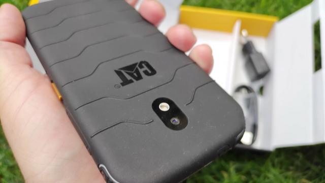 <b>CAT S42 Unboxing: telefon robust care poate fi dezinfectat, scăpat pe beton de la 1.8 metri</b>Am tot testat telefoane robuste la Mobilissimo.ro, cu selling point-uri inedite, precum rezistență la scăpare pe beton, şocuri, vibraţii, temperaturi extreme. Acum ne-a sosit un CAT S42