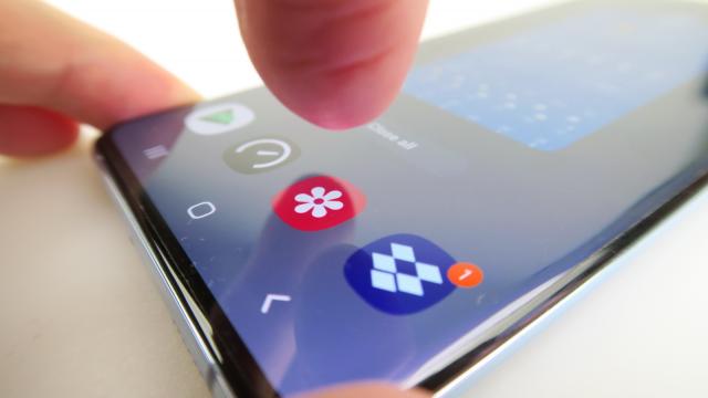 <b>Samsung Galaxy S20+: Benchmark-uri ce prind top 5, culmea şi peste S20 Ultra uneori</b>S-a discutat foarte mult în ultima vreme despre procesoarele Exynos 990 de la Samsung şi faptul că ele sunt sub generaţia Snapdragon 865. Se acuza throttling şi supraîncălzire pentru cipsetul Exynos 990, iar pe S20 Ultra am observat clar supraîncălzirea. 