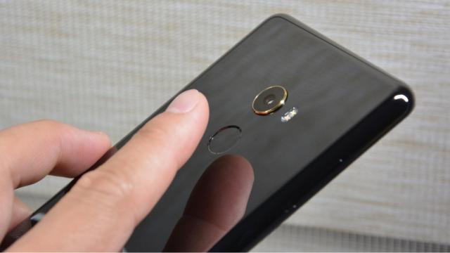 <b>Xiaomi pregăteşte un flagship cu corp fabricat complet din ceramică (Posibil Xiaomi Mi 10s sau Mi 10s Pro)</b>Xiaomi a fost una dintre companiile care nu s-au ferit să experimenteze cu ceramică pentru corpurile telefoanelor sale, iar acum revine la această abordare. Surse apropiate de companie afirmă că un flagship viitor va avea corp fabricat complet din..
