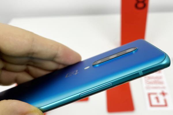 OnePlus 8 Unboxing: deschidem cutia specială Never Settle şi vedem versiunea cu 12 GB RAM, pe verde (Primele impresii)