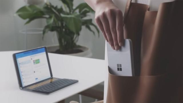 <b>Prima mostră foto realizată de Surface Duo este aici și vine din partea unui șef Microsoft</b>Microsoft Surface Duo a fost anunţat în octombrie 2019, ca o încununare a ani buni de zvonuri despre Surface Phone. Nu e chiar ce ne aşteptam şi e mai aproape de un pliabil, decât de un smartphone clasic. La debut a apărut doar ca un 