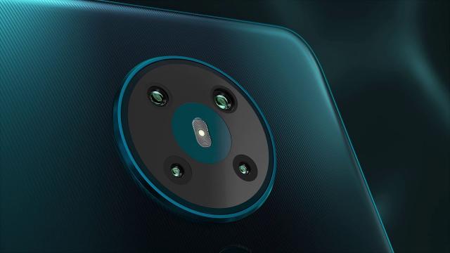 <b>Nokia 7.3 ar putea inaugura un nou design de cameră foto quad; HMD testează câteva prototipuri</b>După veștile de acum aproximativ o săptămână care sugereau posibilitatea de a-l vedea pe Nokia 7.3 lansat în toamnă la IFA 2020, iată că astăzi sosesc și alte detalii despre acest telefon din zona mid-range. Mai nou se pare că 

