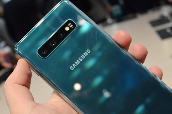 MWC 2019: Samsung Galaxy S10 - Prezentare hands-on a variantei mai mici de flagship nou (Video)