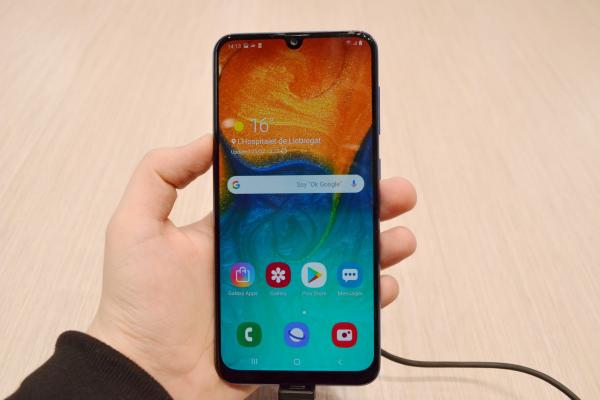 MWC 2019: Samsung Galaxy A50 - Prezentare hands-on cu cel mai dorit telefon midrange din Barcelona