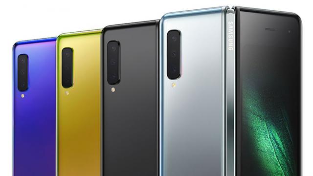 <b>Samsung Galaxy Fold devine oficial: telefon pliabil care devine tabletă de 7 inch, cu 5G, Snapdragon 855, 6 camere</b>Chiar dacă Samsung Galaxy S10 a fost invitatul special al lansării din această seară, multă lume a fost curioasă şi cu privire la Samsung Galaxy Fold. Ei bine, telefonul pliabil a devenit realitate şi poate fi admirat mai jos.