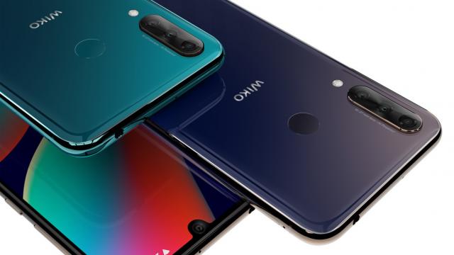 <b>MWC 2019: Wiko prezintă telefoanele View 3 şi View 3 Pro, cu camere triple în spate, preţuri mici</b>Nu ştiu dacă aţi auzit de Wiko, dar ei sunt ca şi Archos o companie franceză. Au participat la MWC 2019, unde au adus două telefoane noi, Wiko View 3 şi Wiko View 3 Pro, pe care le detaliem mai jos. Ce trebuie voi să reţineţi e că sunt modele midrange..