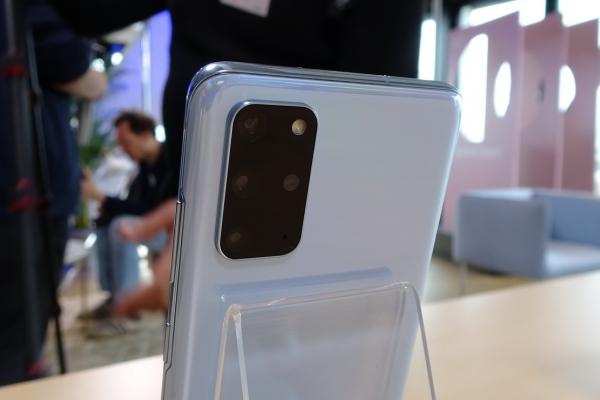 Samsung Galaxy S20+ Hands-on Review: extra Bokeh şi ecran faţă de S20, mult mai uşor de mânuit decât ai crede