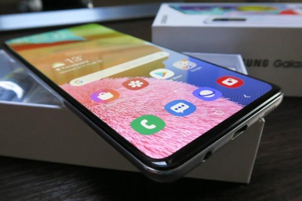 Samsung Galaxy A51 Unboxing: cel mai dorit telefon midrange din 2019 primeşte un urmaş cu quad camera