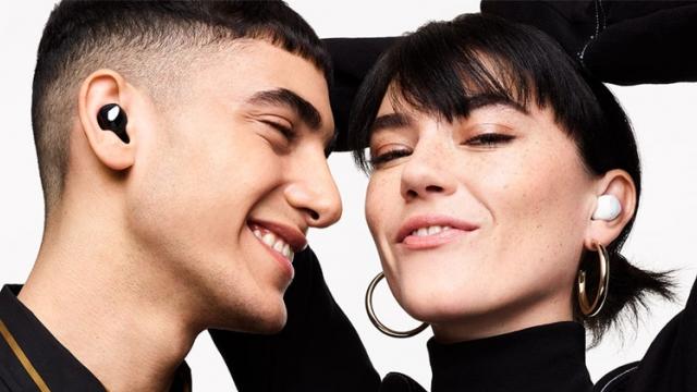 <b>Samsung Galaxy Buds+ sunt oficiale; Căşti wireless cu autonomie sporită, woofer şi tweeter</b>Samsung nu a prezentat doar telefoane la evenimentul de pe 11 februarie, ci şi o pereche nouă de căşti. E vorba despre Samsung Galaxy Buds+, care vor fi oferite ca bonus celor care precomandă