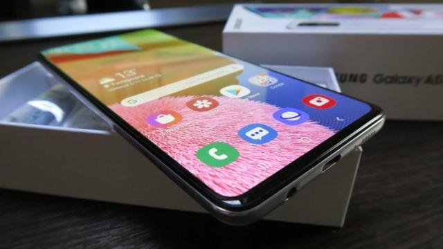 <b>Samsung Galaxy A51 Unboxing: cel mai dorit telefon midrange din 2019 primeşte un urmaş cu quad camera</b>Samsung Galaxy A50 a fost poate cel mai bun telefon midrange din 2019, dar cu siguranţă unul dintre cele mai dorite. Mulţi ar zice că poate a fost Redmi Note 8 Pro, poate Huawei P30 Lite sau vreun 