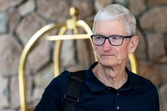Tim Cook își încheie cei 15 ani ca CEO Apple cu un mesaj pentru angajați: „Iubesc această companie!”