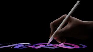 Un Pencil pentru iPhone, după 19 ani de la celebra replică a lui Steve Jobs; Apple l-a testat pe iPhone Ultra, dar probabil nu îl va lansa