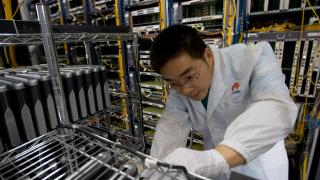 Huawei bagă peste un sfert din venituri în R&D; profitul cade 36%, dar vânzările cresc