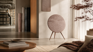 Beosound A9 primește finisajul Sienna Brown și un material Kvadrat inspirat din peisajele Suediei