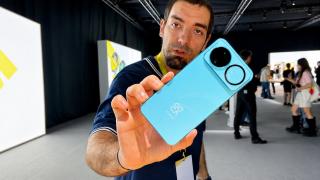Am pus mâna pe HUAWEI nova 16s la München: renunță la ultrawide, dar păstrează camera periscopică
