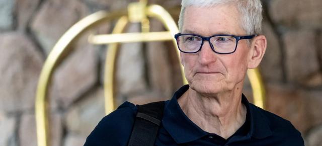 Tim Cook își încheie cei 15 ani ca CEO Apple cu un mesaj pentru angajați: „Iubesc această companie!”