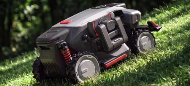 Anker aduce la IFA 2026 un robot de tuns iarba pentru proprietăți uriașe: Eufy S2 Max are braț extensibil și tracțiune integrală
