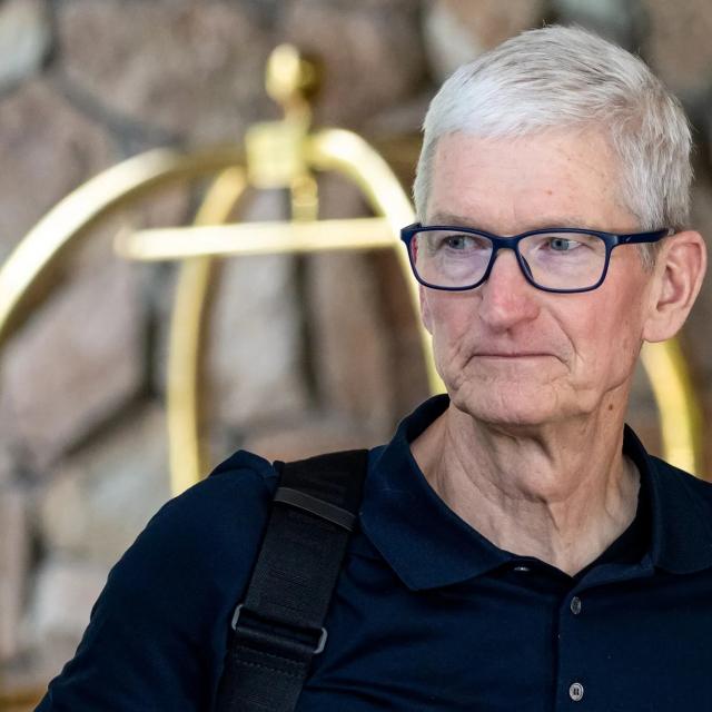 Tim Cook își încheie cei 15 ani ca CEO Apple cu un mesaj pentru angajați: „Iubesc această companie!”