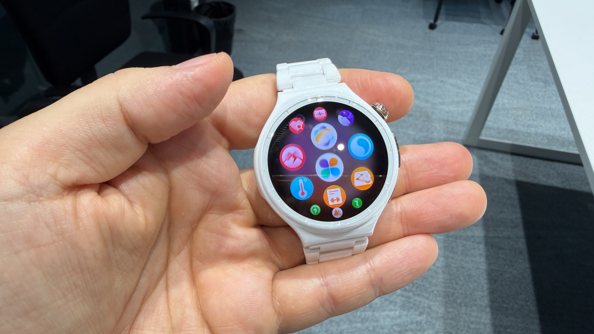 HUAWEI WATCH 6 Pro Space Edition + Ceramic Edition (galerie)