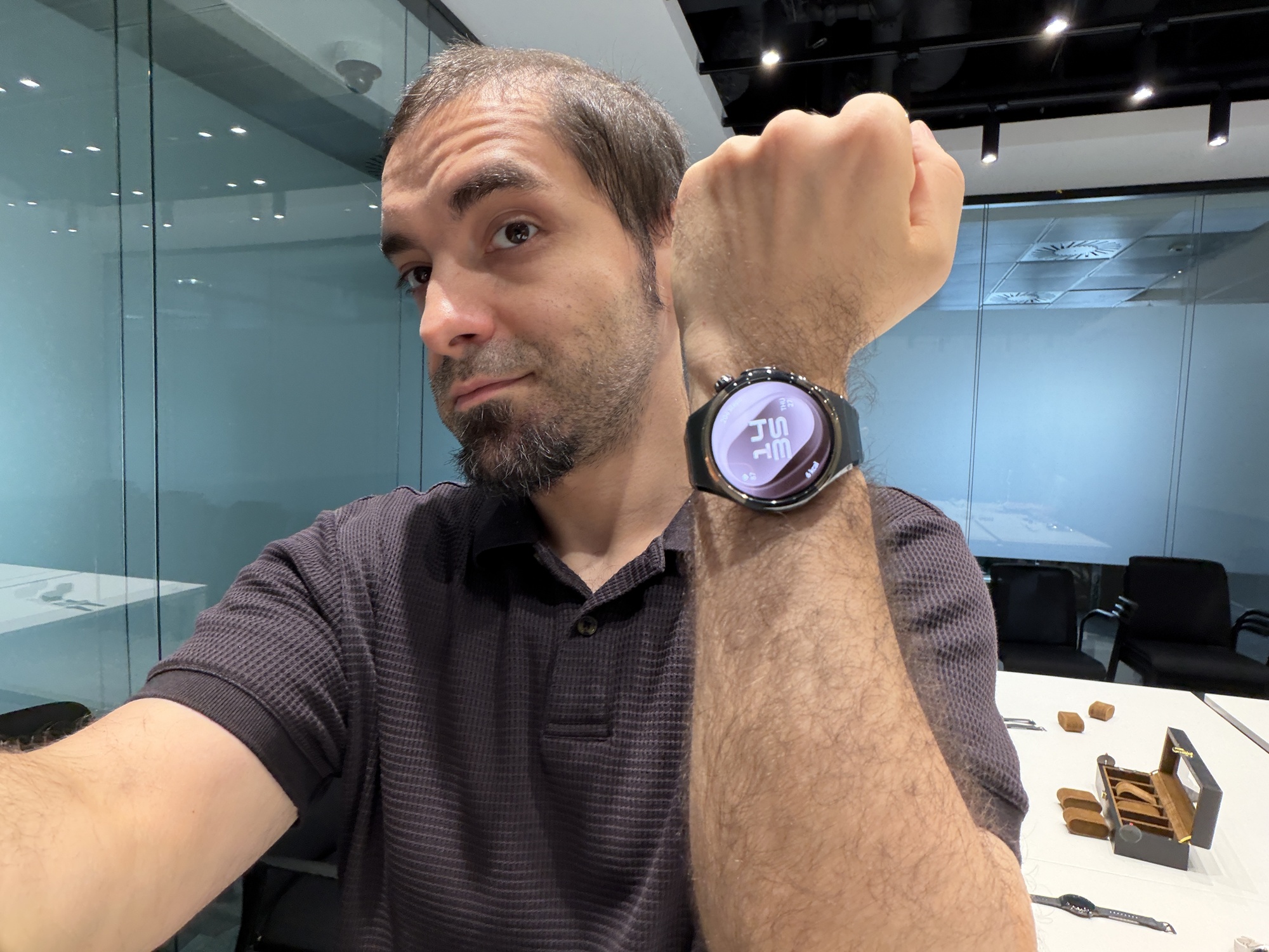 Am pus HUAWEI WATCH 6 Pro la mână în München: titan, ceramică, aur și HarmonyOS 7